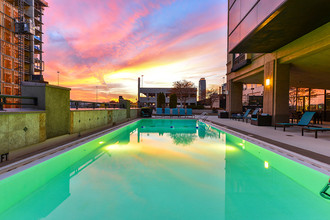 Arts Center Tower Apartments in Atlanta, GA - Foto de edificio - Building Photo