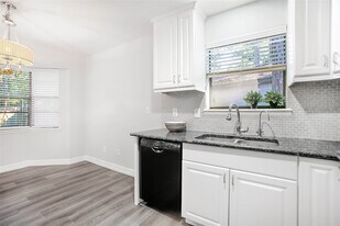 56 E White Willow Cir in Spring, TX - Building Photo