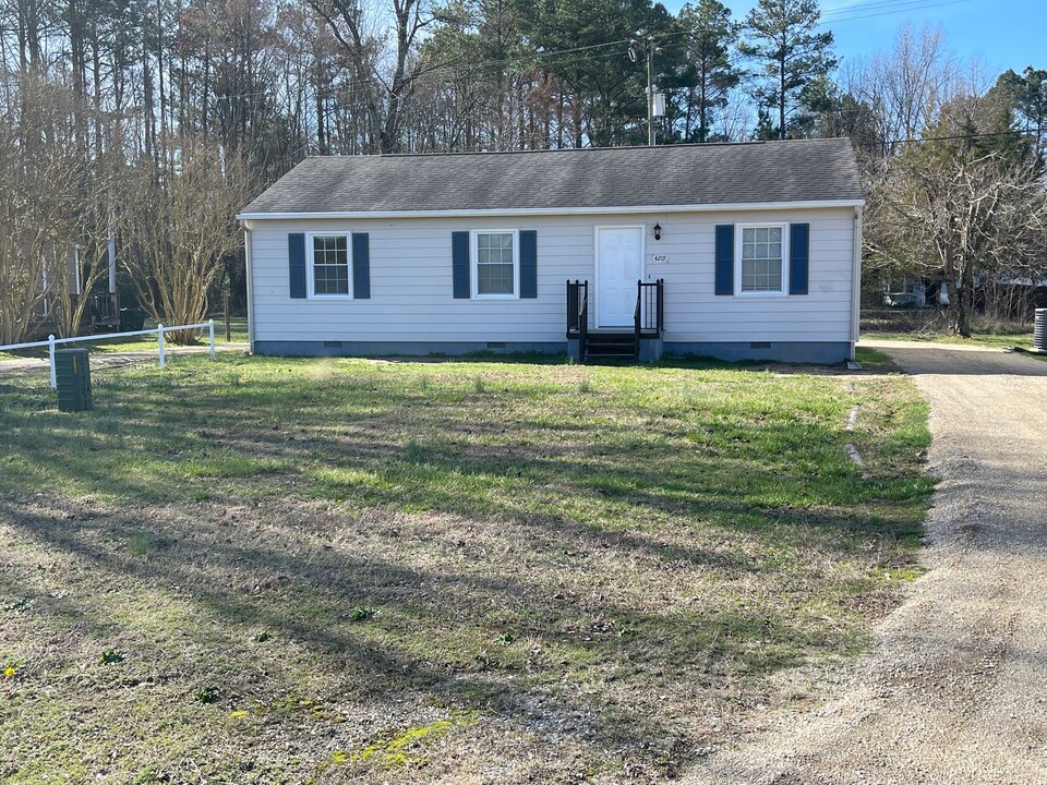 4219 Hickory Rd in Petersburg, VA - Building Photo