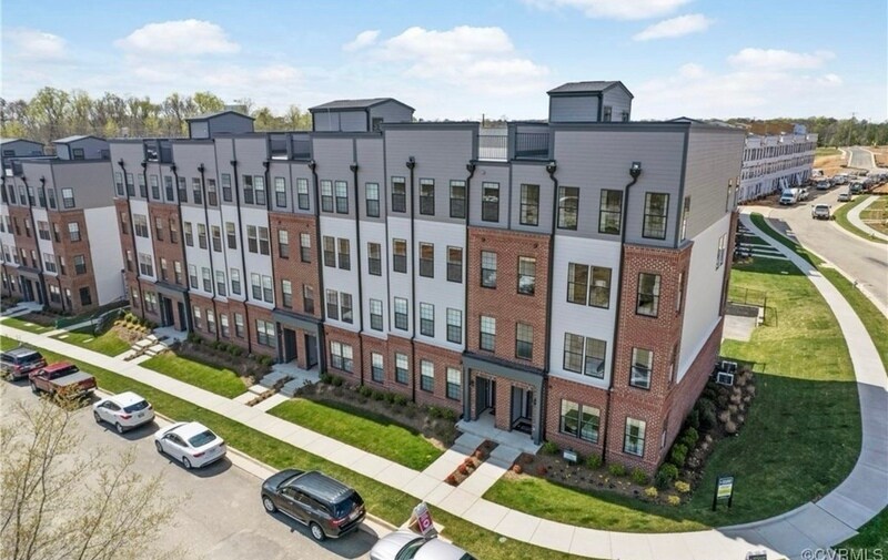 13240 Garland Ln in Midlothian, VA - Foto de edificio