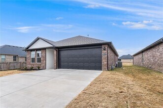 4611 W Barhem Dr in Fayetteville, AR - Building Photo - Building Photo