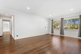 6737 Lakefair Cir in Dallas, TX - Building Photo - Building Photo