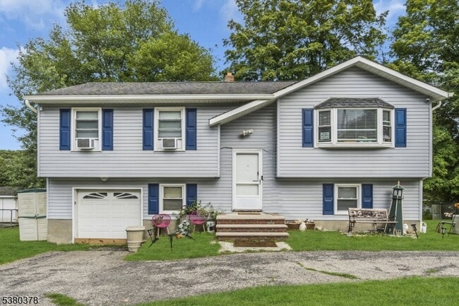 408 Canistear Rd in Stockholm, NJ - Building Photo - Building Photo
