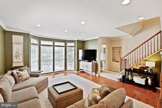 9327 Hundith Hill Ct in Lorton, VA - Building Photo - Building Photo