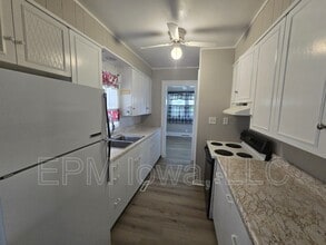 1124 Kern St in Waterloo, IA - Foto de edificio - Building Photo