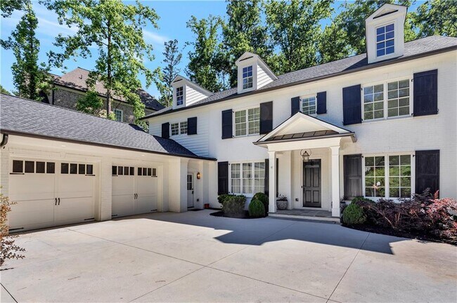 3081 Rhodenhaven Dr NW in Atlanta, GA - Building Photo - Building Photo