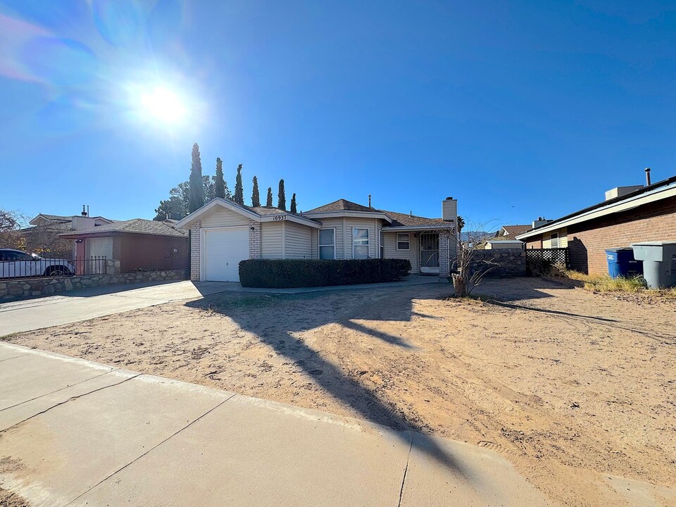 10937 Dizzy Dean Pl in El Paso, TX - Building Photo