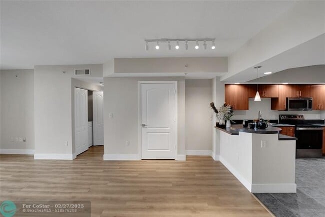 100 N Federal Hwy in Fort Lauderdale, FL - Building Photo - Building Photo