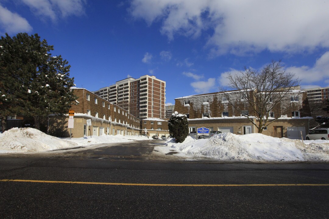 100 Bridletowne Cir in Toronto, ON - Building Photo