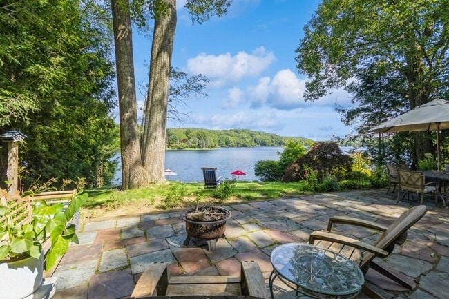property at 224 Lake Shore Rd