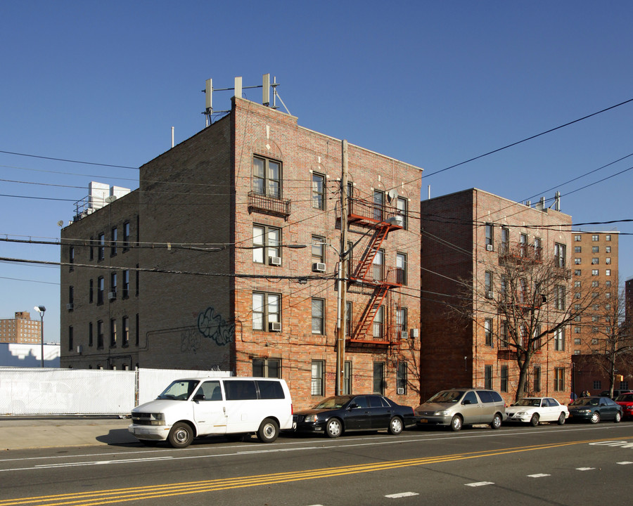 1735 Lafayette Ave in Bronx, NY - Foto de edificio