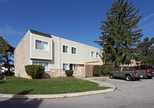 Candlelite Apartments in Fort Wayne, IN - Building Photo - Building Photo