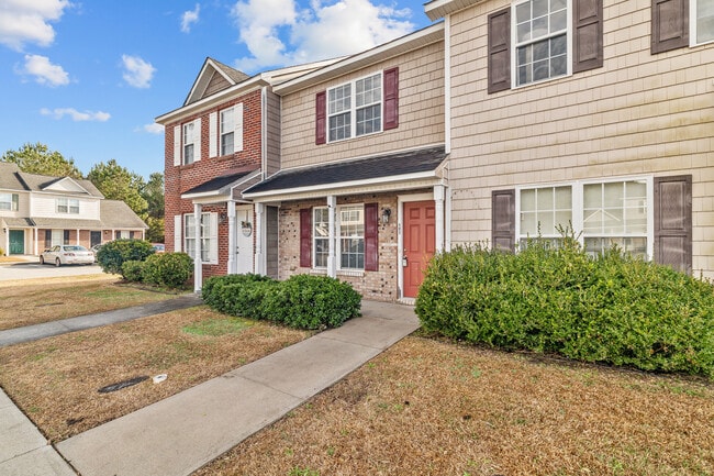 403 Springwood Dr in Jacksonville, NC - Building Photo - Building Photo