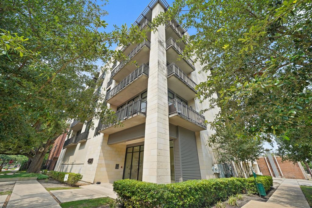4820 Caroline St in Houston, TX - Building Photo
