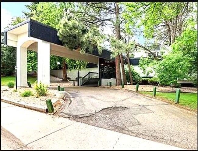 property at 2375 S Linden Ct
