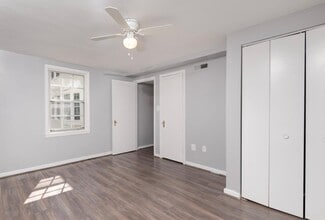 708 S Arlington Mill Dr, Unit 204 in Arlington, VA - Building Photo - Building Photo