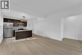 759 Pierre Ave in Windsor, ON - Foto de edificio - Building Photo