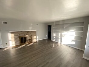 817 W Ridge Rd in Peoria, IL - Building Photo - Building Photo