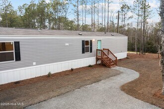 113 Trott Ln in Stella, NC - Building Photo - Building Photo