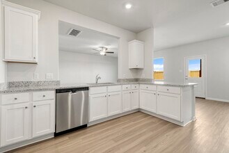 8224 Sunberry Shadow Dr in Houston, TX - Building Photo - Building Photo