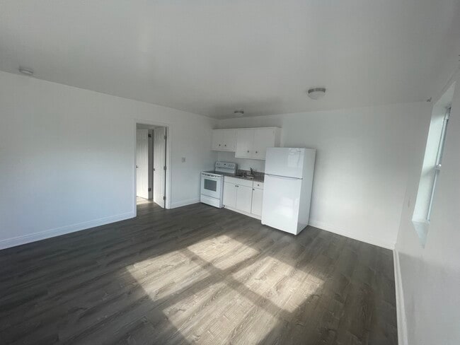 3137 Avenue J, Unit 2 in Riviera Beach, FL - Building Photo - Building Photo