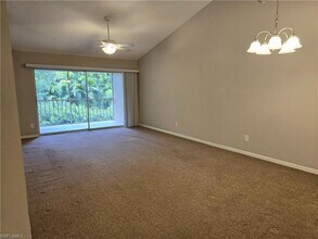 605 Squire Cir, Unit 203 in Naples, FL - Building Photo - Building Photo