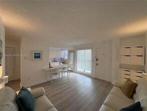 1340 Lincoln Rd in Miami Beach, FL - Building Photo - Building Photo