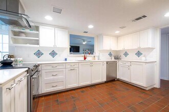 6106 Cherrylawn Cir in Austin, TX - Building Photo - Building Photo
