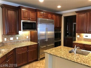 6645 Natalia Ct in Las Vegas, NV - Building Photo - Building Photo