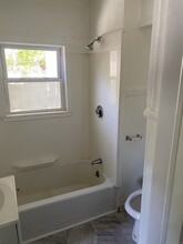 162 Norwich Ave in Norwich, CT - Building Photo - Building Photo