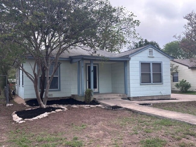 property at 2607 W Craig Pl