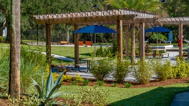 Southside Villas in Jacksonville, FL - Building Photo - Building Photo