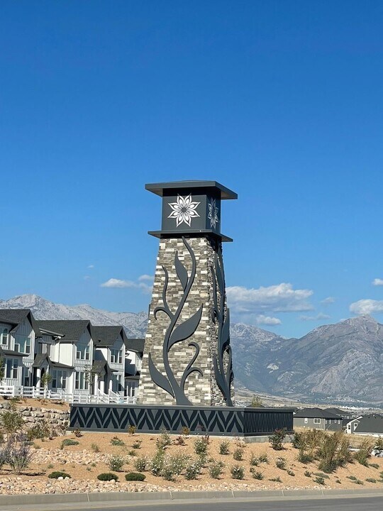 909 W Sunspear Dr in Saratoga Springs, UT - Building Photo