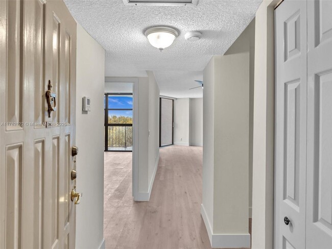 400 Leslie Dr in Hallandale Beach, FL - Building Photo - Building Photo