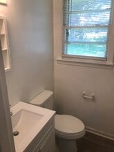 1221 Ferndale Ln in Kinston, NC - Foto de edificio - Building Photo