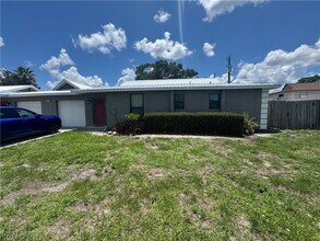 27731 Arroyal Rd in Bonita Springs, FL - Foto de edificio - Building Photo