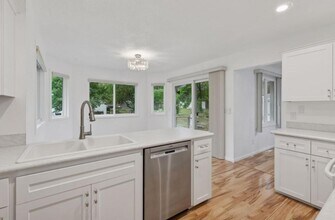 12824 Eagle Ridge Dr in Burnsville, MN - Building Photo - Building Photo