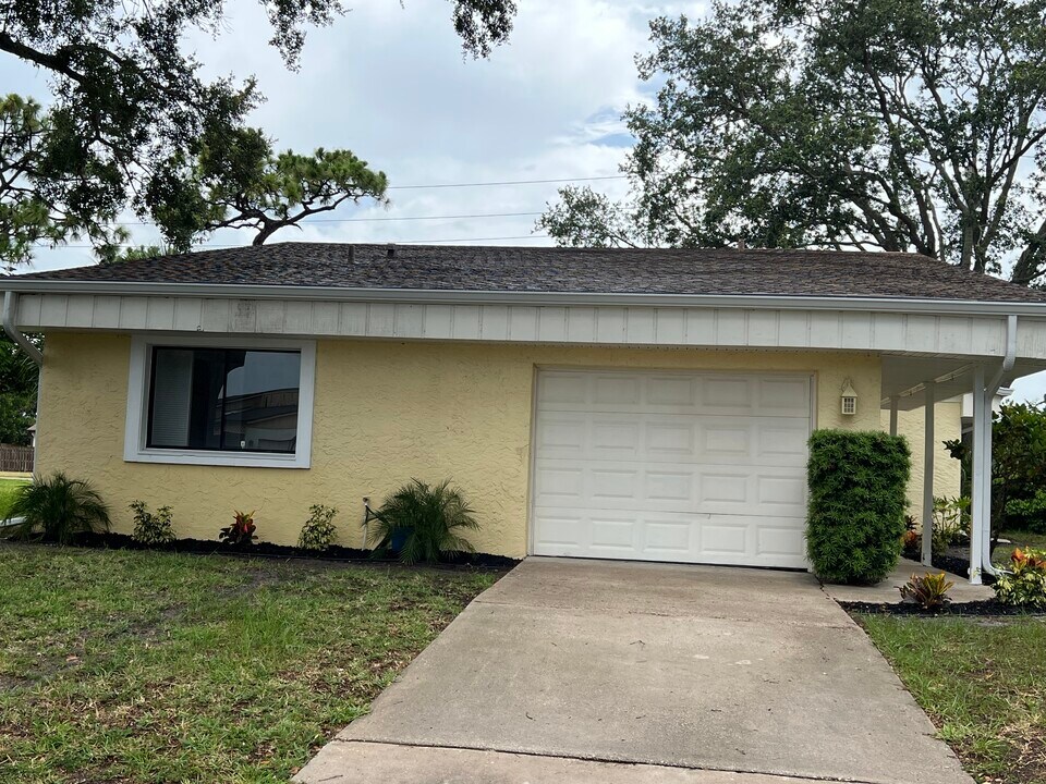 442 Myrtlewood Rd in Melbourne, FL - Building Photo