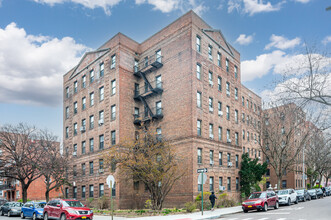 96-09 66th Ave in Rego Park, NY - Building Photo - Primary Photo