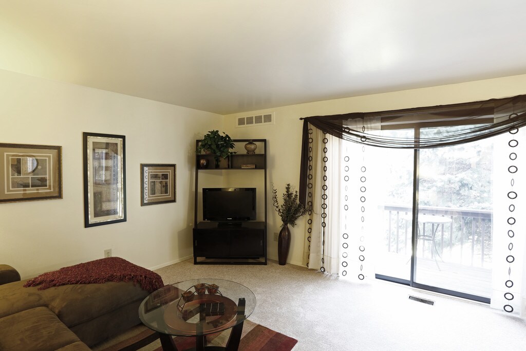 South Glen Apartments in Brownstown, MI