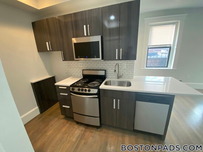 11 Queensberry St in Boston, MA - Building Photo - Building Photo