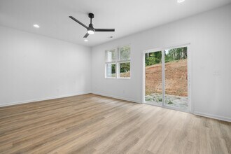 207 9th Ave SE, Unit 209 in Hickory, NC - Building Photo - Building Photo