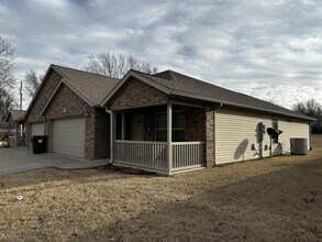 822 15th St in Webb City, MO - Building Photo - Building Photo