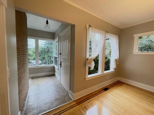 2423 11th Ave E in Seattle, WA - Building Photo - Building Photo