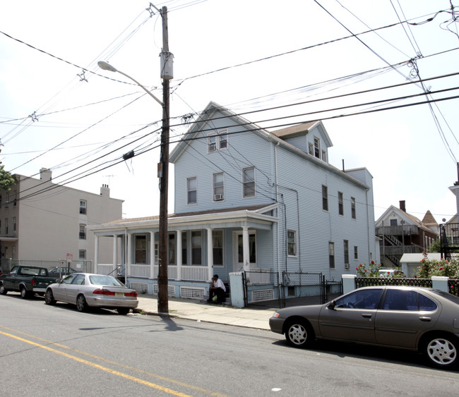 126-128 E Jersey St in Elizabeth, NJ - Foto de edificio - Building Photo