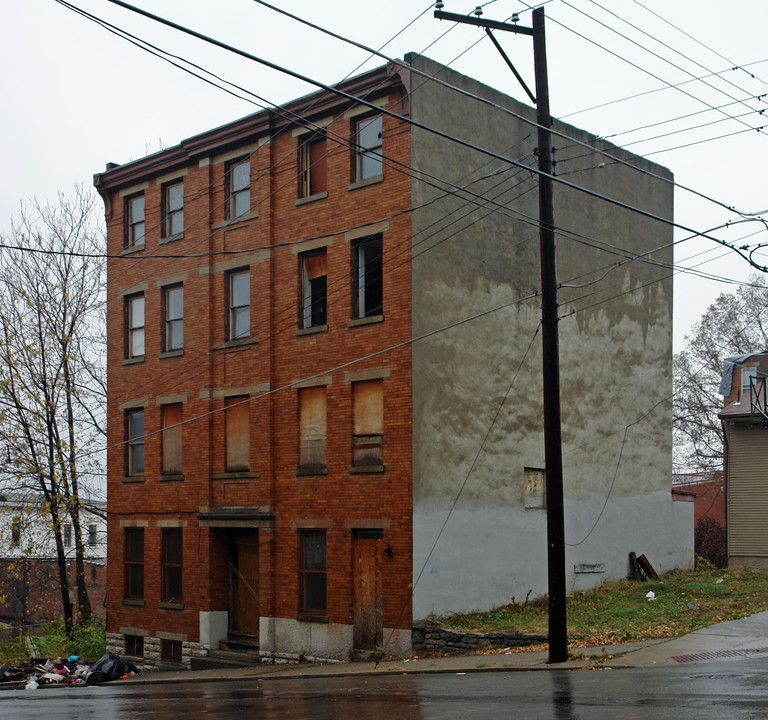 71 E Clifton Ave in Cincinnati, OH - Foto de edificio