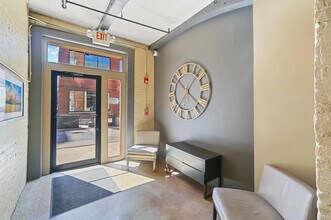 335 W 5th St in Cincinnati, OH - Building Photo - Building Photo