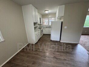 2751 N Vassar Ave in Wichita, KS - Building Photo - Building Photo