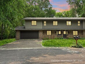 5345-5347 Wedgewood Dr in Shorewood, MN - Building Photo - Building Photo