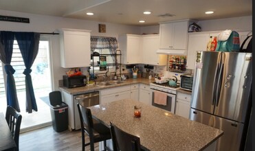 2304 Hacienda Pl in Arvin, CA - Building Photo - Building Photo